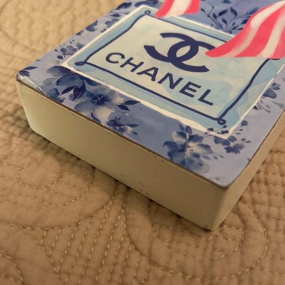 CHANEL Bottle Shaped Art - Picture 6 of 9